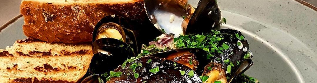 House Kitchen & Grill by CHAPTERS food durham